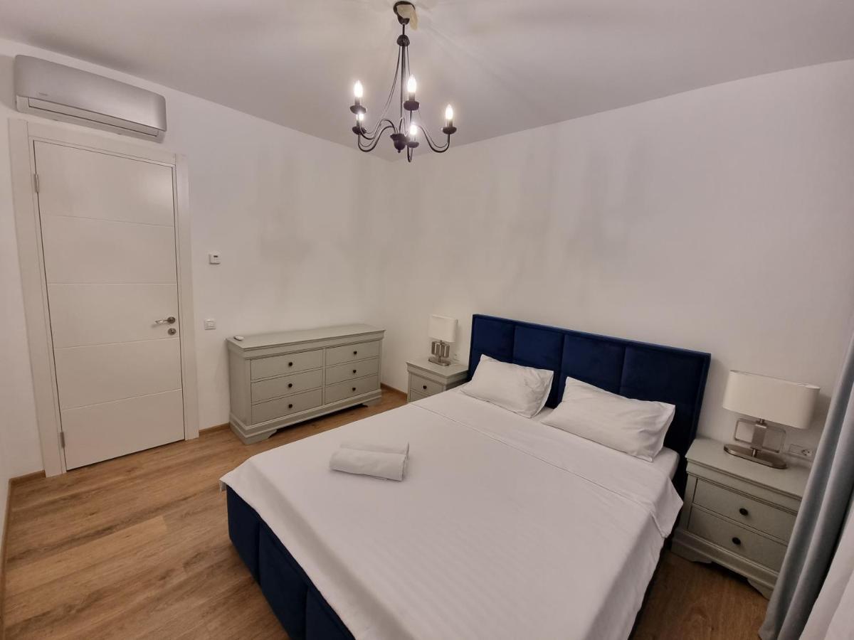 Grand Look & Location For Business On *
