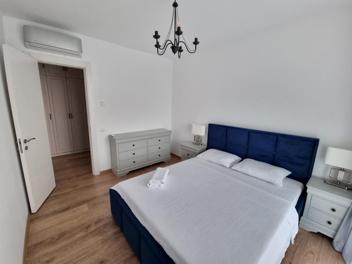 Grand Look & Location For Business On Bucureşti
